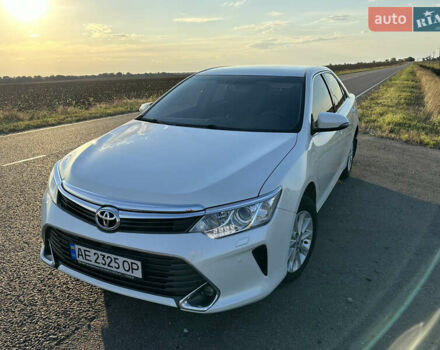Белый Тойота Камри, объемом двигателя 2.49 л и пробегом 186 тыс. км за 17000 $, фото 1 на Automoto.ua
