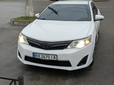Белый Тойота Камри, объемом двигателя 2.5 л и пробегом 172 тыс. км за 9300 $, фото 1 на Automoto.ua