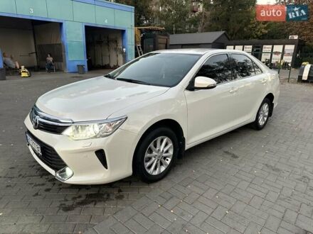Белый Тойота Камри, объемом двигателя 2.49 л и пробегом 169 тыс. км за 15500 $, фото 1 на Automoto.ua