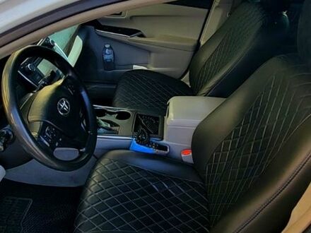 Белый Тойота Камри, объемом двигателя 2.5 л и пробегом 220 тыс. км за 13000 $, фото 1 на Automoto.ua