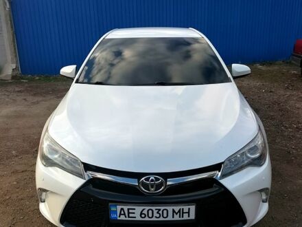 Тойота Камрі 2015 у Никополе на Automoto.ua Білий Тойота Камрі, об'ємом двигуна 2.5 л та пробігом 141 тис. км за 15200 $, фото 1 на Automoto.ua