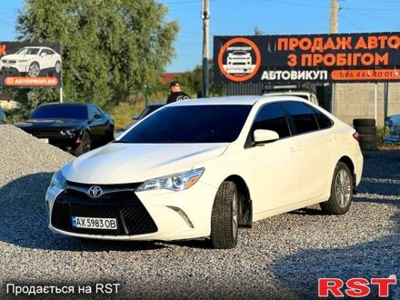 Білий Тойота Камрі, об'ємом двигуна 2.5 л та пробігом 135 тис. км за 10700 $, фото 1 на Automoto.ua