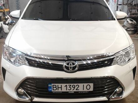 Белый Тойота Камри, объемом двигателя 2.5 л и пробегом 183 тыс. км за 15900 $, фото 1 на Automoto.ua