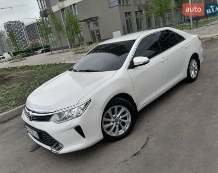 Белый Тойота Камри, объемом двигателя 2.49 л и пробегом 189 тыс. км за 18750 $, фото 1 на Automoto.ua