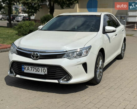 Белый Тойота Камри, объемом двигателя 2.49 л и пробегом 131 тыс. км за 17900 $, фото 1 на Automoto.ua