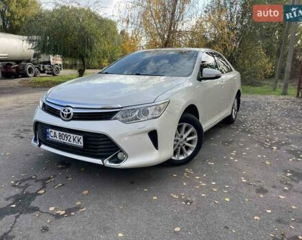 Белый Тойота Камри, объемом двигателя 2.5 л и пробегом 198 тыс. км за 15500 $, фото 1 на Automoto.ua