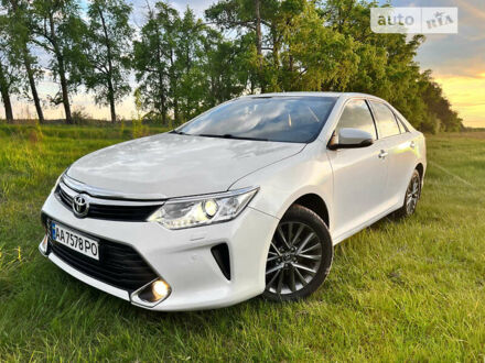 Тойота Камри 2016 в Киеве на Automoto.ua Белый Тойота Камри, объемом двигателя 2.5 л и пробегом 63 тыс. км за 21500 $, фото 1 на Automoto.ua