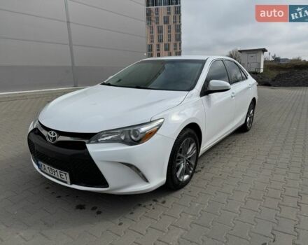 Белый Тойота Камри, объемом двигателя 2.49 л и пробегом 173 тыс. км за 15500 $, фото 1 на Automoto.ua