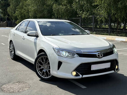 Белый Тойота Камри, объемом двигателя 2.49 л и пробегом 150 тыс. км за 17500 $, фото 1 на Automoto.ua