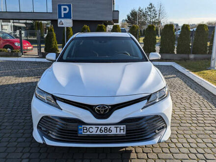 Білий Тойота Камрі, об'ємом двигуна 2.5 л та пробігом 144 тис. км за 17500 $, фото 1 на Automoto.ua