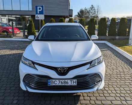 Білий Тойота Камрі, об'ємом двигуна 2.5 л та пробігом 144 тис. км за 17500 $, фото 1 на Automoto.ua