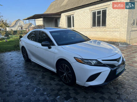 Тойота Камри 2017 в Киеве на Automoto.ua Белый Тойота Камри, объемом двигателя 2.49 л и пробегом 286 тыс. км за 17800 $, фото 1 на Automoto.ua