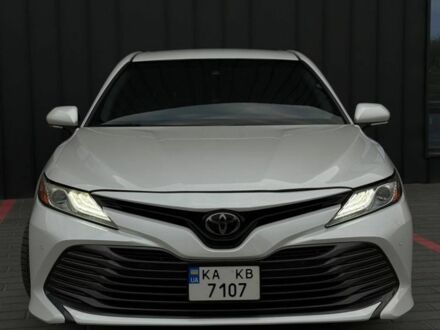 Белый Тойота Камри, объемом двигателя 2.5 л и пробегом 159 тыс. км за 17800 $, фото 1 на Automoto.ua