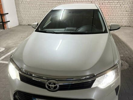 Белый Тойота Камри, объемом двигателя 2.49 л и пробегом 148 тыс. км за 19300 $, фото 1 на Automoto.ua