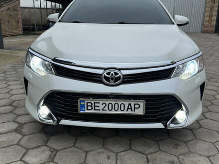 Белый Тойота Камри, объемом двигателя 2.49 л и пробегом 105 тыс. км за 20000 $, фото 1 на Automoto.ua