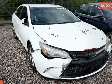 Белый Тойота Камри, объемом двигателя 2.5 л и пробегом 140 тыс. км за 11400 $, фото 1 на Automoto.ua