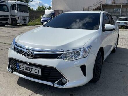 Тойота Камри 2017 в Николаеве на Automoto.ua Белый Тойота Камри, объемом двигателя 2.49 л и пробегом 94 тыс. км за 22000 $, фото 1 на Automoto.ua