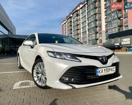 Белый Тойота Камри, объемом двигателя 2.5 л и пробегом 104 тыс. км за 21900 $, фото 1 на Automoto.ua