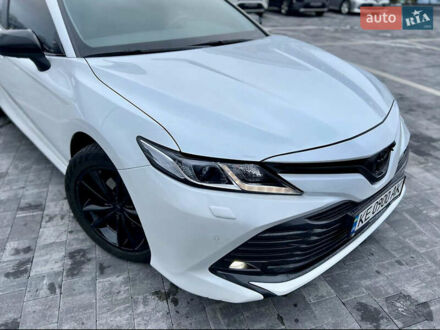 Тойота Камри 2017 в Першотравенске на Automoto.ua Белый Тойота Камри, объемом двигателя 2.49 л и пробегом 150 тыс. км за 21700 $, фото 1 на Automoto.ua