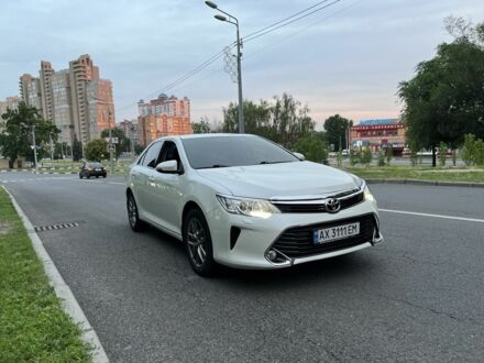 Тойота Камри 2017 в Харькове на Automoto.ua Белый Тойота Камри, объемом двигателя 2.5 л и пробегом 100 тыс. км за 18500 $, фото 1 на Automoto.ua