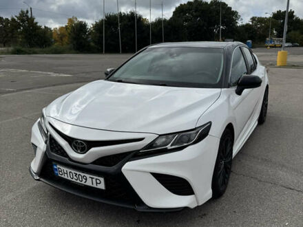 Белый Тойота Камри, объемом двигателя 2.49 л и пробегом 140 тыс. км за 21500 $, фото 1 на Automoto.ua