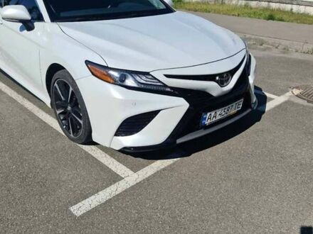 Білий Тойота Камрі, об'ємом двигуна 2.5 л та пробігом 25 тис. км за 24500 $, фото 1 на Automoto.ua