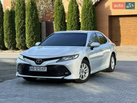 Белый Тойота Камри, объемом двигателя 2.49 л и пробегом 175 тыс. км за 21500 $, фото 1 на Automoto.ua