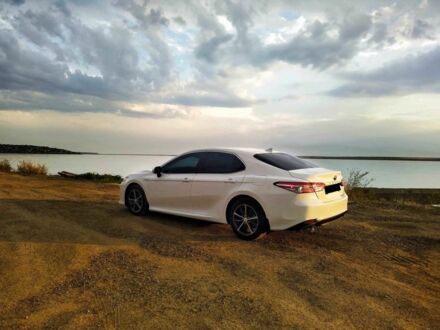 Білий Тойота Камрі, об'ємом двигуна 2.5 л та пробігом 100 тис. км за 22000 $, фото 1 на Automoto.ua