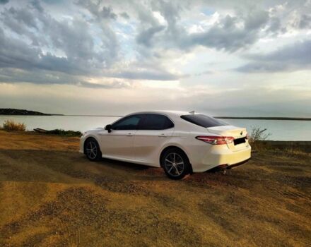 Белый Тойота Камри, объемом двигателя 2.5 л и пробегом 100 тыс. км за 22000 $, фото 1 на Automoto.ua