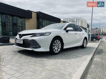 Тойота Камри 2018 в Хмельницком на Automoto.ua Белый Тойота Камри, объемом двигателя 2.5 л и пробегом 67 тыс. км за 27000 $, фото 1 на Automoto.ua