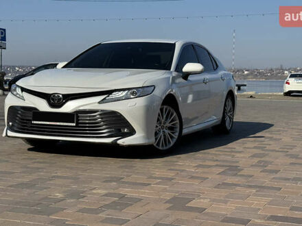 Белый Тойота Камри, объемом двигателя 2.5 л и пробегом 115 тыс. км за 23499 $, фото 1 на Automoto.ua