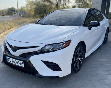 Белый Тойота Камри, объемом двигателя 2.5 л и пробегом 145 тыс. км за 19200 $, фото 1 на Automoto.ua