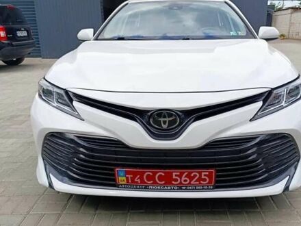 Тойота Камрі 2019 у Дніпро (Дніпропетровську) на Automoto.ua Білий Тойота Камрі, об'ємом двигуна 2.5 л та пробігом 93 тис. км за 17999 $, фото 1 на Automoto.ua