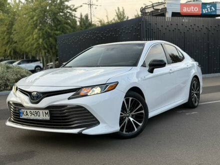 Тойота Камрі 2019 у Києві на Automoto.ua Білий Тойота Камрі, об'ємом двигуна 2.49 л та пробігом 125 тис. км за 24900 $, фото 1 на Automoto.ua