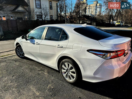 Белый Тойота Камри, объемом двигателя 2.5 л и пробегом 300 тыс. км за 19900 $, фото 1 на Automoto.ua