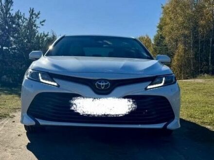 Белый Тойота Камри, объемом двигателя 0 л и пробегом 61 тыс. км за 15000 $, фото 1 на Automoto.ua