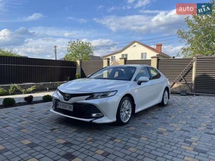Тойота Камри 2020 в Виннице на Automoto.ua Белый Тойота Камри, объемом двигателя 2.49 л и пробегом 5 тыс. км за 29300 $, фото 1 на Automoto.ua