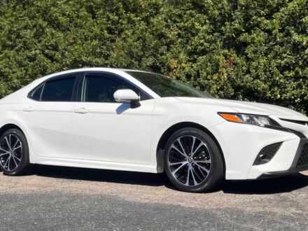 Белый Тойота Камри, объемом двигателя 2.5 л и пробегом 37 тыс. км за 6400 $, фото 1 на Automoto.ua