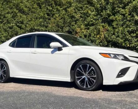 Белый Тойота Камри, объемом двигателя 2.5 л и пробегом 37 тыс. км за 6400 $, фото 1 на Automoto.ua