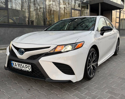 Белый Тойота Камри, объемом двигателя 2.49 л и пробегом 58 тыс. км за 20500 $, фото 1 на Automoto.ua