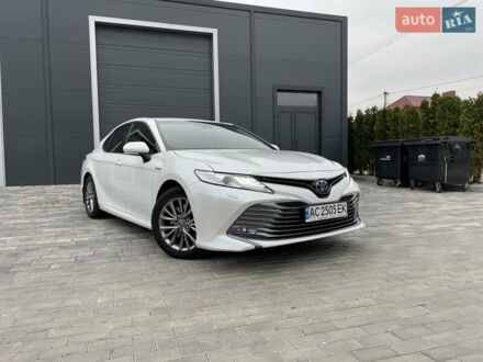 Тойота Камри 2020 в Луцке на Automoto.ua Белый Тойота Камри, объемом двигателя 2.49 л и пробегом 86 тыс. км за 29800 $, фото 1 на Automoto.ua