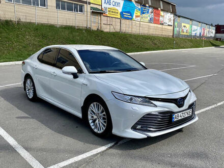 Тойота Камри 2020 в Виннице на Automoto.ua Белый Тойота Камри, объемом двигателя 2.5 л и пробегом 46 тыс. км за 33900 $, фото 1 на Automoto.ua