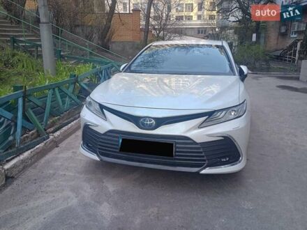 Тойота Камри 2021 в Киеве на Automoto.ua Белый Тойота Камри, объемом двигателя 2.49 л и пробегом 85 тыс. км за 33800 $, фото 1 на Automoto.ua