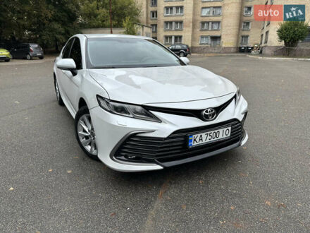 Тойота Камри 2021 в Киеве на Automoto.ua Белый Тойота Камри, объемом двигателя 2.49 л и пробегом 186 тыс. км за 24500 $, фото 1 на Automoto.ua