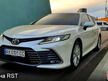 Тойота Камри 2021 в Харькове на Automoto.ua Белый Тойота Камри, объемом двигателя 2.5 л и пробегом 29 тыс. км за 28500 $, фото 1 на Automoto.ua