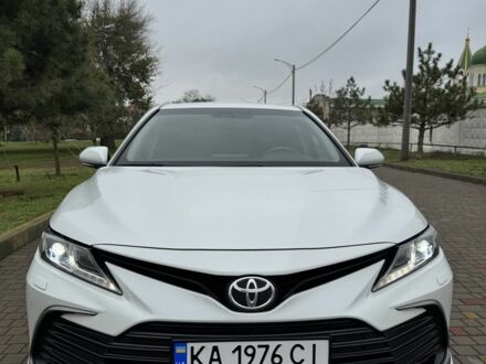 Белый Тойота Камри, объемом двигателя 2.5 л и пробегом 204 тыс. км за 21500 $, фото 1 на Automoto.ua