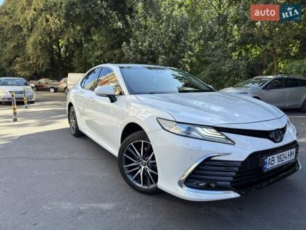 Белый Тойота Камри, объемом двигателя 2.49 л и пробегом 65 тыс. км за 34200 $, фото 1 на Automoto.ua