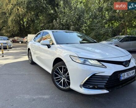 Белый Тойота Камри, объемом двигателя 2.49 л и пробегом 65 тыс. км за 34200 $, фото 1 на Automoto.ua