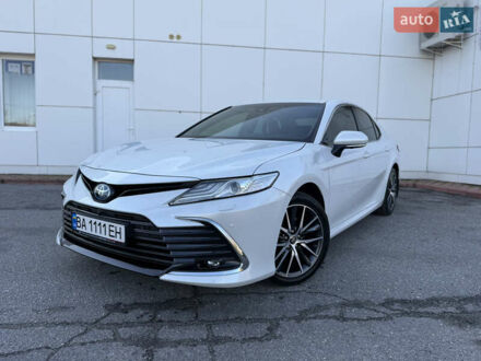 Белый Тойота Камри, объемом двигателя 2.49 л и пробегом 24 тыс. км за 39900 $, фото 1 на Automoto.ua
