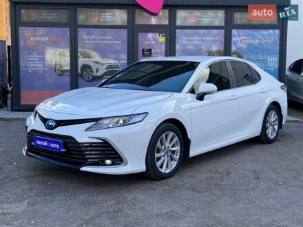 Белый Тойота Камри, объемом двигателя 2.49 л и пробегом 60 тыс. км за 35400 $, фото 1 на Automoto.ua